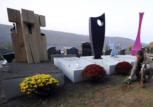 Lart funéraire entre au cimetière cimetiremoyeuvregrande.jpg