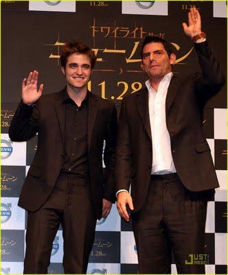 Robert Pattinson et Chris Weitz en conférence de presse au Japon