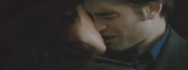 Robert Pattinson et Kristen Stewart s'embrassent
voici la vidéo ! Robert Pattinson et Kristen Stewart s'embrassent
voici la vidéo !