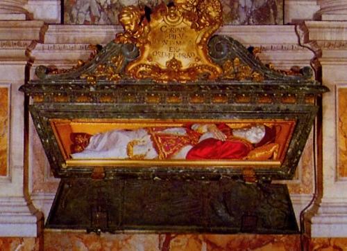 S_Pio-V-sepolcro-aperto.jpg