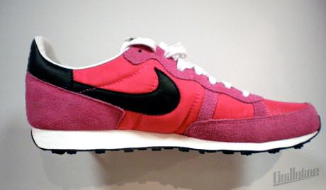 NIKE SPORTSWEAR - SPRING 2010 - CHALLENGER ND - VIVID PINK/BLACK-SWAN