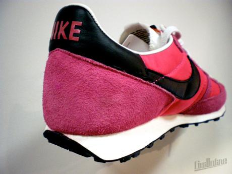 NIKE SPORTSWEAR - SPRING 2010 - CHALLENGER ND - VIVID PINK/BLACK-SWAN