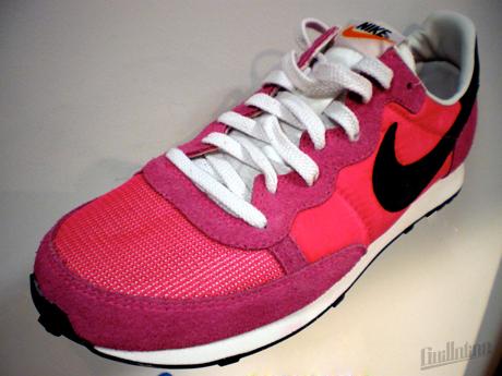 NIKE SPORTSWEAR - SPRING 2010 - CHALLENGER ND - VIVID PINK/BLACK-SWAN