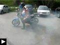 Vidoes: Quand on sait pas freiner à moto + Regis casse sa moto