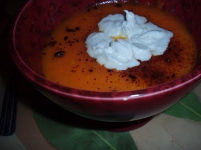 Soupe de citrouille saupoudrée de cacao amer et sa chantilly de coco