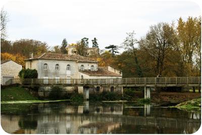 Le moulin de Fleurac vu du fleuve Charente