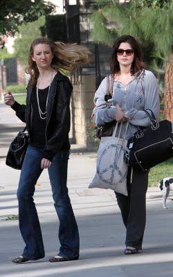 Ashley Greene, Kristen Stewart, Dakota Fanning et Kristen Prout out & about