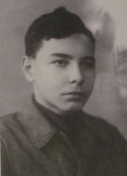 David Bronstein à 15 ans, photographié par son oncle (Source : lApprenti Sorcier, édit J-L Marchand 1996).
