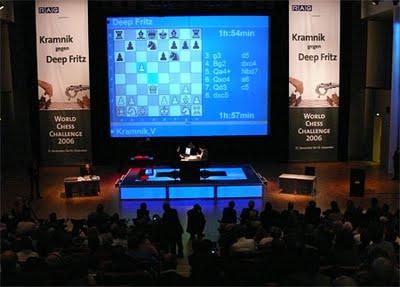 Kramnik face à Deep Fritz à Bonn en 2006 © ChessBase