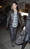 Rob, Kris et Taylor arrivant à Paris hier Photobucket