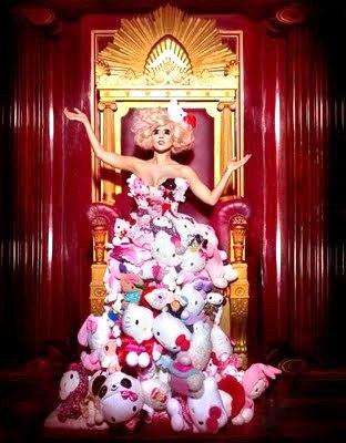 Lady Gaga fête les 35 ans d'Hello Kitty ! lady gaga