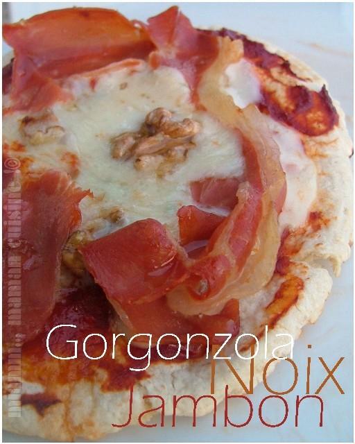 Pizzette vite faite ! Jambon sec, gorgonzola & noix