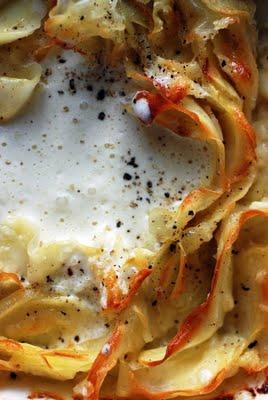 Qu'elle est belle ma princesse Amandine… une histoire de patates, de cuisiniers, de Stéphane Bern… et d'étonnant gratin dauphinois ! Qu'elle est belle ma princesse Amandine… une histoire de patates, de cuisiniers, de Stéphane Bern… et d'étonnant gratin dauphinois !