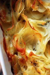 Qu'elle est belle ma princesse Amandine… une histoire de patates, de cuisiniers, de Stéphane Bern… et d'étonnant gratin dauphinois ! Qu'elle est belle ma princesse Amandine… une histoire de patates, de cuisiniers, de Stéphane Bern… et d'étonnant gratin dauphinois !