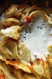 Qu'elle est belle ma princesse Amandine… une histoire de patates, de cuisiniers, de Stéphane Bern… et d'étonnant gratin dauphinois ! Qu'elle est belle ma princesse Amandine… une histoire de patates, de cuisiniers, de Stéphane Bern… et d'étonnant gratin dauphinois !