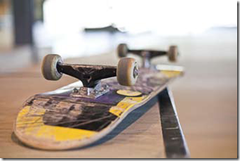 skate-board-roues-alignees-taz-roulodôme-planches-a-roulettes-skatepark