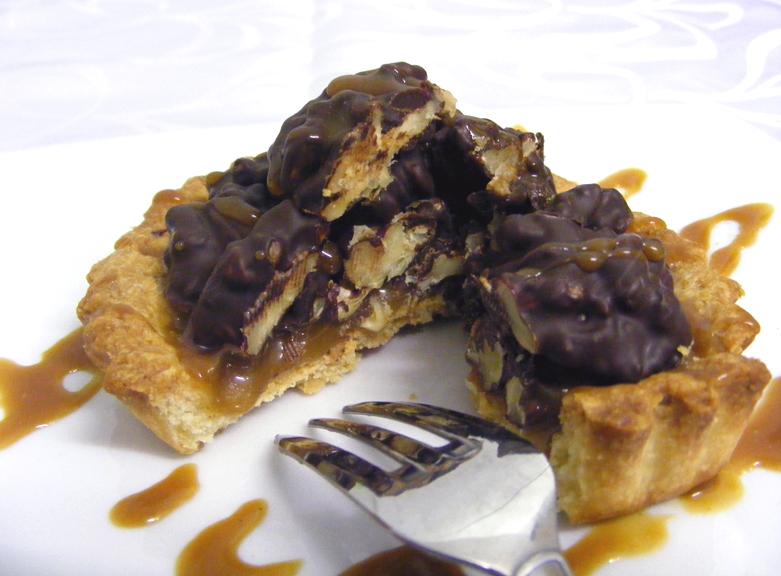Tartelettes au caramel au beurre salé, noix et chocolat tartelettenoixcaramelchococoupe.jpg