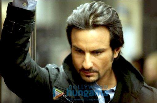 Kurbaan, Saif Ali Khan,Kareena Kapoor,Vivek Oberoi,Dia Mirza,Kirron Kher,Om Puri,Akash Khurana,Nauheed Cyrusi, 