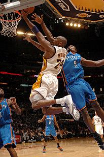 Kobe fait le show et les Lakers enchaînent !