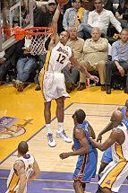 Kobe fait le show et les Lakers enchaînent !
