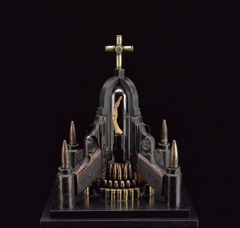 Al Farrow Guns and Bullets Sculptures - Sculptures Reliquaires Balistiques Al Farrow Guns and Bullets Sculptures - Sculptures Reliquaires Balistiques