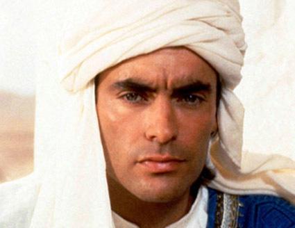 Les Peoples du jeudi. Lambert, Lautner, Bono, Delon, Holtz, Favier...