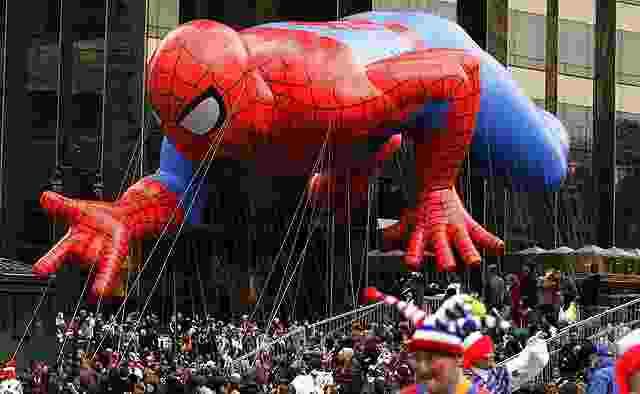 Parade de Thanksgiving : Spider-Man, Shrek, Mickey & co Parade de Thanksgiving : Spider-Man, Shrek, Mickey & co