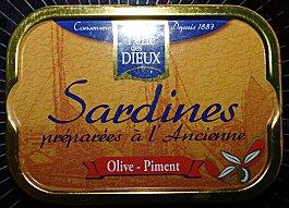 Feuilleté aux filets de sardines à l'olive et au piment et et aux tomates.
