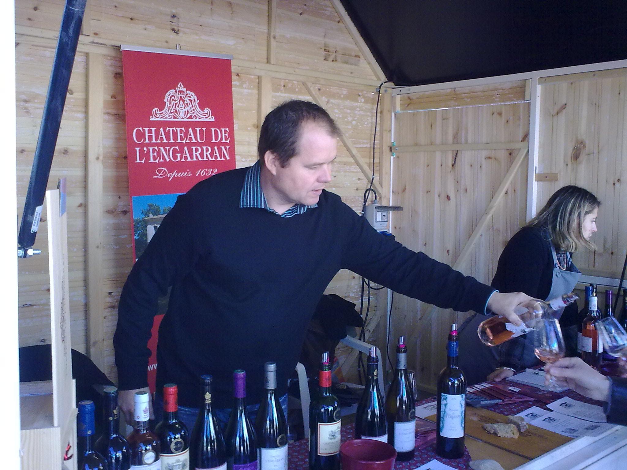 Lionel CIECHOCKI, responsable production, fait découvrir les vins du Château de l'Engarran Lionel CIECHOCKI, responsable production, fait découvrir les vins du Château de l'Engarran