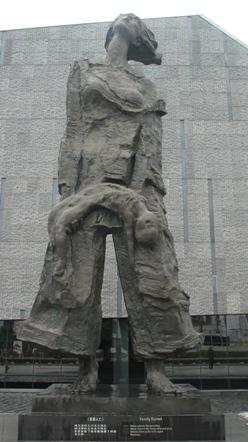 Statue2