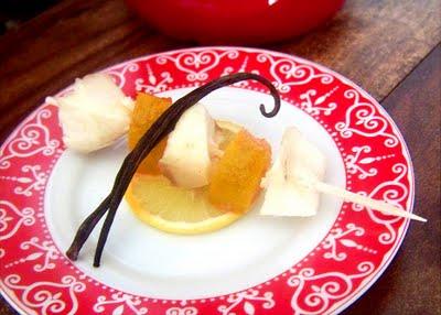 Brochettes de manioc et achard de citron à la vanille