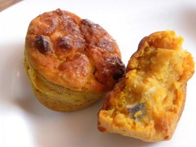 Mini-bouchées crémeuses à la courge butternut, noix de coco et noisettes