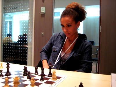 Belle Performance: Aurélie a battu Jean-Claude Moingt © Chess & Strategy