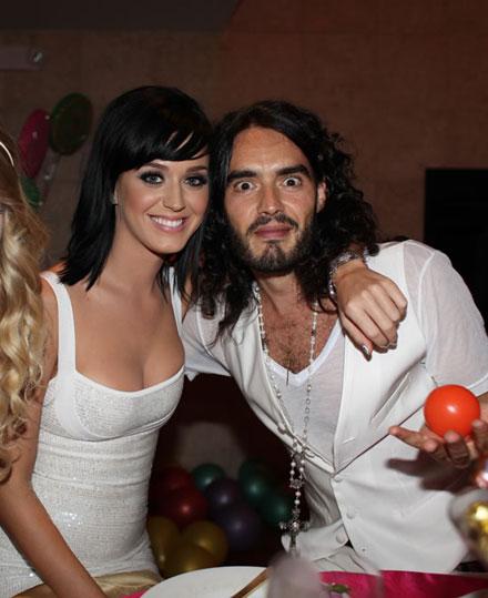 Katy Perry et Russel Brand ... les beaux-parents approuvent ! Katy Perry et Russel Brand ... les beaux-parents approuvent !