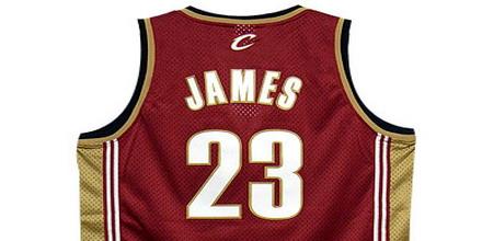 LeBron James rend hommage à Michael Jordan