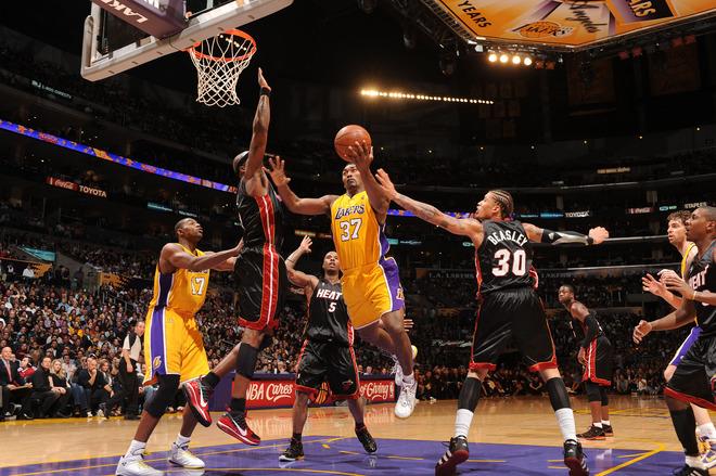 Heat 107 @ Lakers 108 (04.12.2009) Heat 107 @ Lakers 108 (04.12.2009)