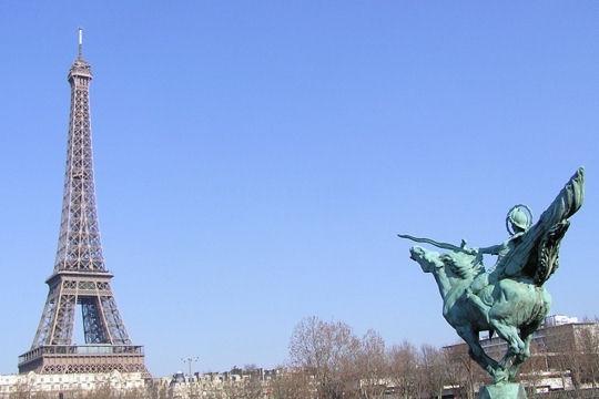 La Tour Eiffel ...