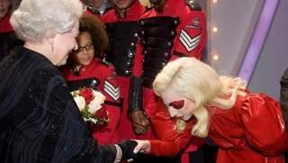 Lady GaGa: Son étonnante rencontre avec la Reine d'Angleterre