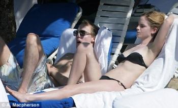 Emma Watson en voyage à la Jamaïque avec son petit ami Jay Barrymore.