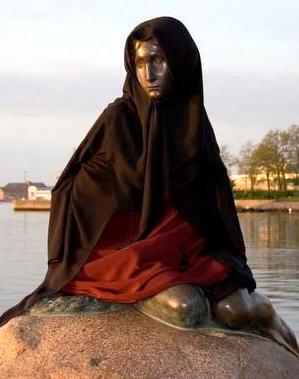 une cigale suisse en haut de la petite sirene. une cigale suisse en haut de la petite sirene.