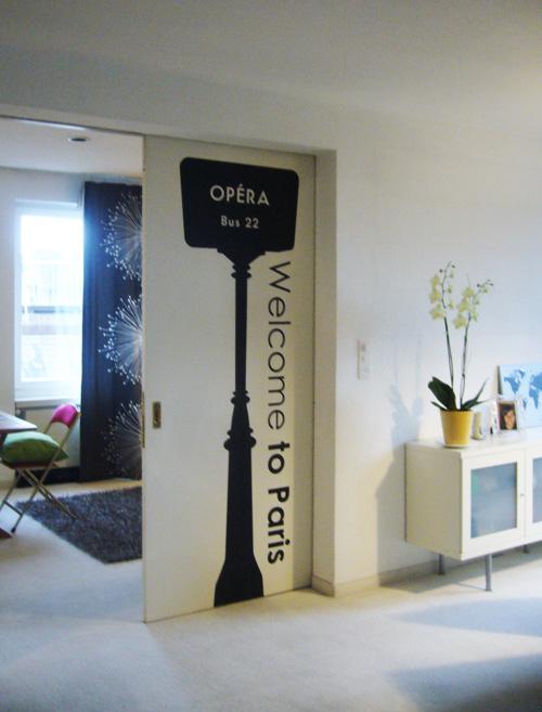 Stickers-paris-fille-pose Stickers-paris-fille-pose