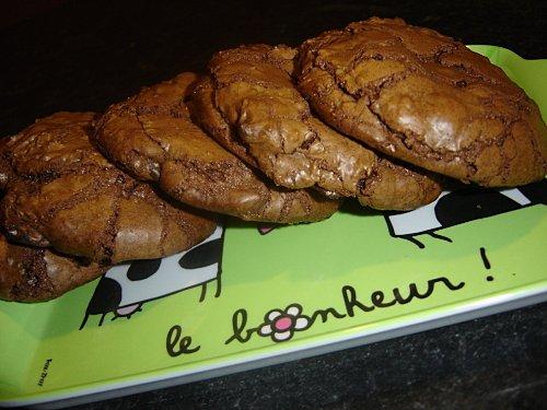 Outrageous chocolate cookies (3)