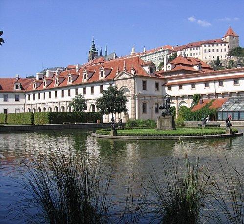 AMOURS ESTIVALES - 13. PRAGUE : MALA STRANA (1)