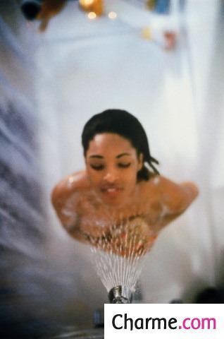 Masturbation torride sous la douche Masturbation torride sous la douche