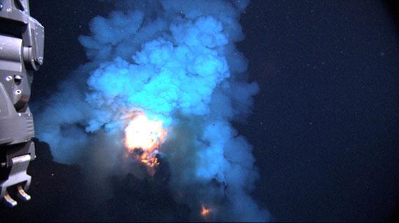 eruption sous-marine west mata