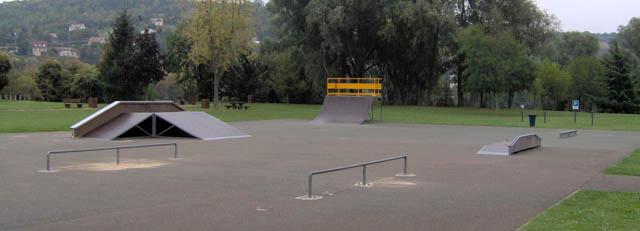 Spot : skatepark de l'Aviron à Mantes (78) Spot : skatepark de l'Aviron à Mantes (78)