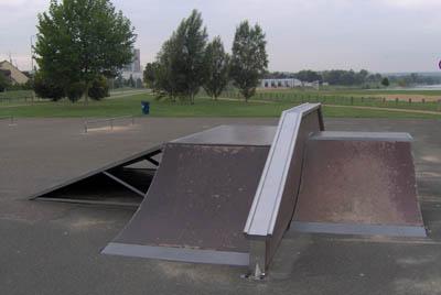 Spot : skatepark de l'Aviron à Mantes (78) Spot : skatepark de l'Aviron à Mantes (78)