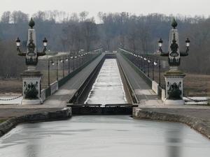 Le PONT-CANAL de BRIARE à SEC Le PONT-CANAL de BRIARE à SEC