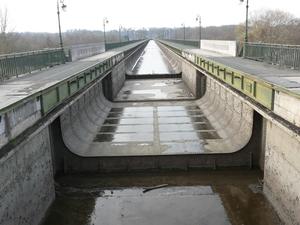 Le PONT-CANAL de BRIARE à SEC Le PONT-CANAL de BRIARE à SEC
