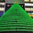 thumbs un arbre de noel en milliers de bouteilles de biere 002 Un arbre de Noël en milliers de bouteilles de bière (4 photos)